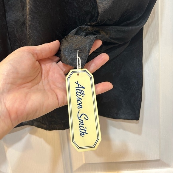 Vintage Allison Smith Black Sateen Blouse Textured Rose Patterned Pleated Sz 12 - Picture 11 of 11